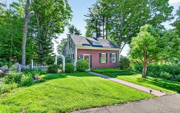 17 S Main St, Petersham, MA 01366