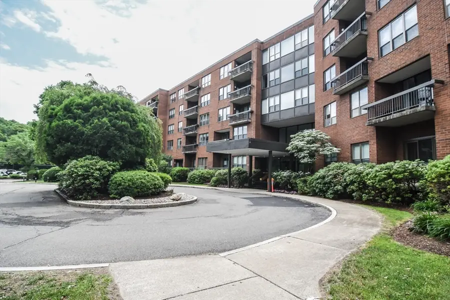 210 Nahanton #407, Newton, MA 02459 - #2