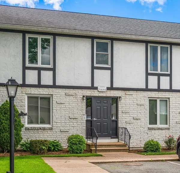 200 Lanbert Ter #30, Chicopee, MA 01020