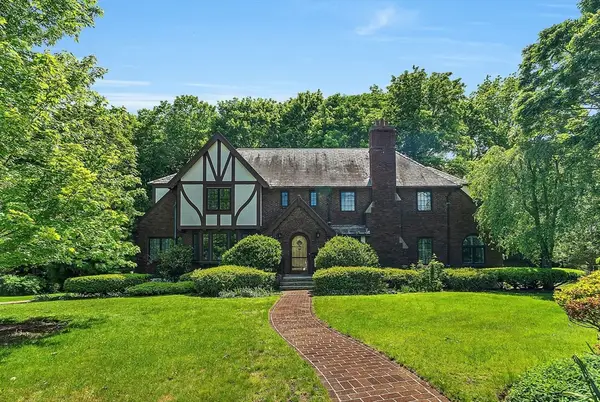 518 Newton St, Brookline, MA 02467