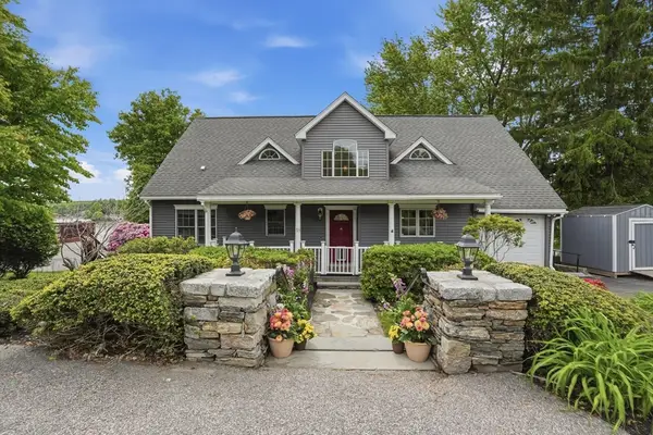 18 Sunset Dr, Millbury, MA 01527