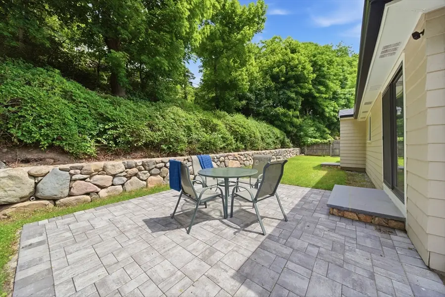18 Travis Dr, Newton, MA 02467 - #3