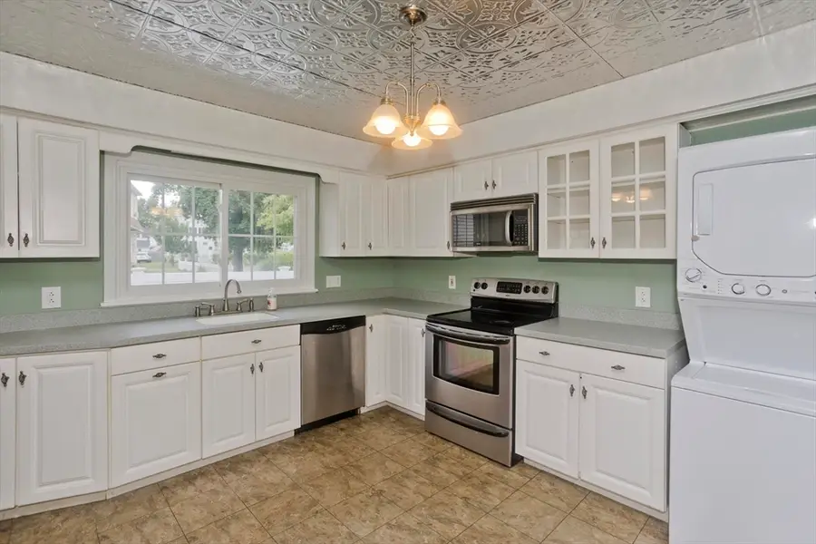 115 Bonneville Ave, Chicopee, MA 01013 - #3