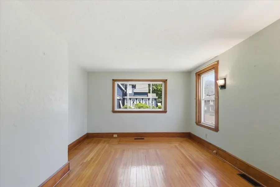 121 Oakdale Ave, Dedham, MA 02026 - #3