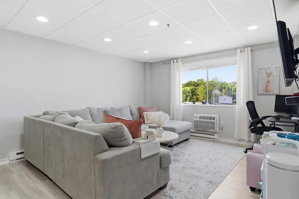 64 Foster St #305, Peabody, MA 01960 - #1