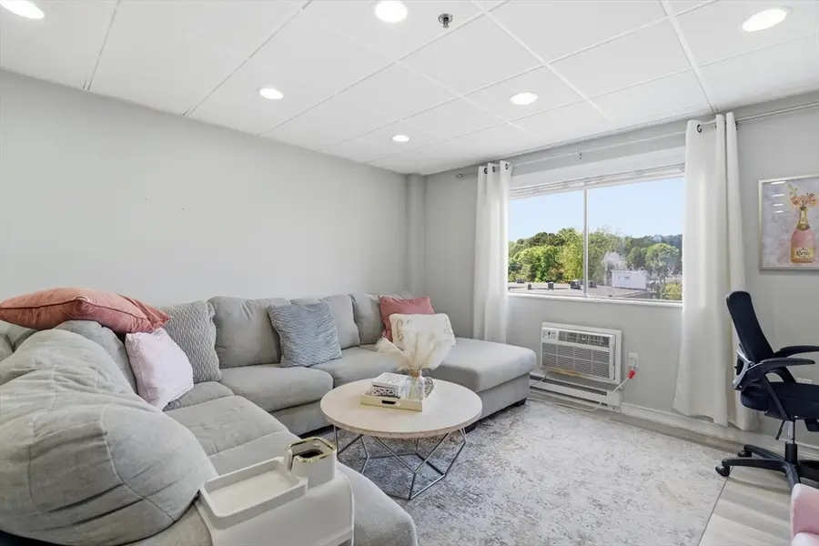 64 Foster St #305, Peabody, MA 01960 - #3