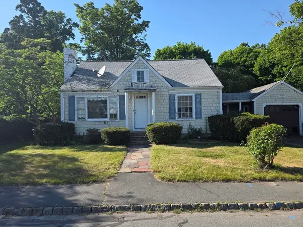 54 Oxford St, Fairhaven, MA 02719