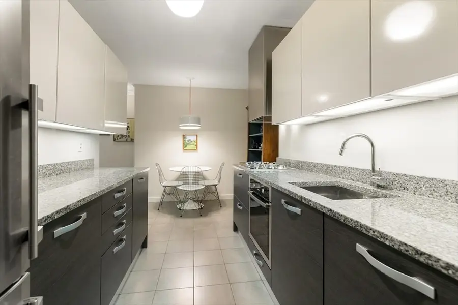 2 Hawthorne Pl #5M, Boston, MA 02114 - #2