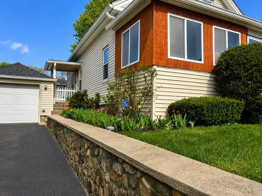 11 Everett Ave, Webster, MA 01570 - #2