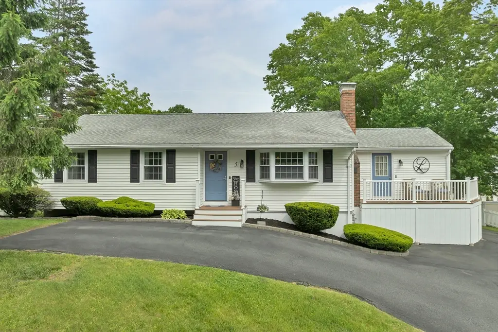5 Sussex Ct, Haverhill, MA 01835 - #1