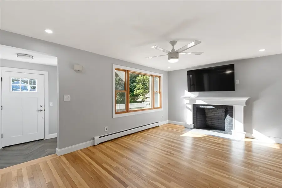 195 Lakeview Ave, Tyngsborough, MA 01879 - #3