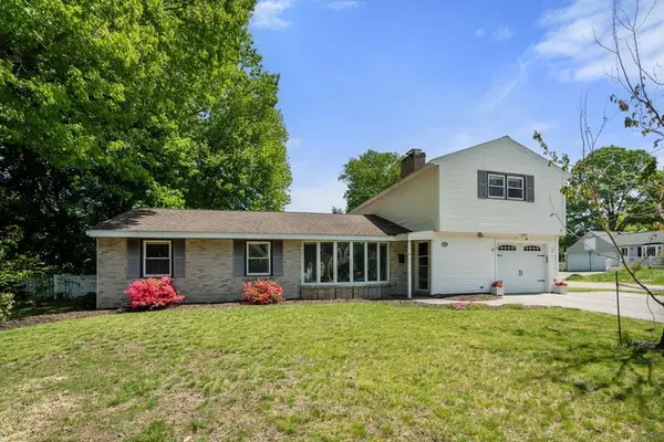 21 Randall Rd, Maynard, MA 01754