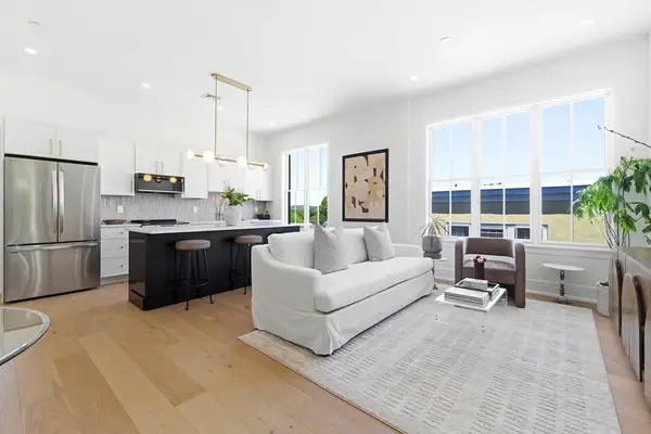 4471 Washtington St #1, Boston, MA 02131