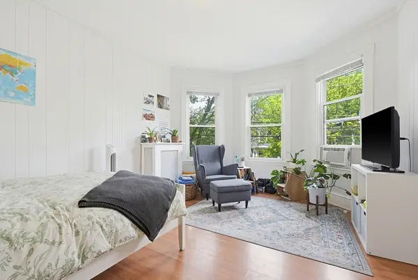 298 Brookline St #298, Cambridge, MA 02139
