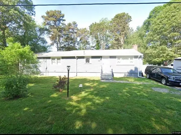 109 Blueberry Ln, Barnstable, MA 02648