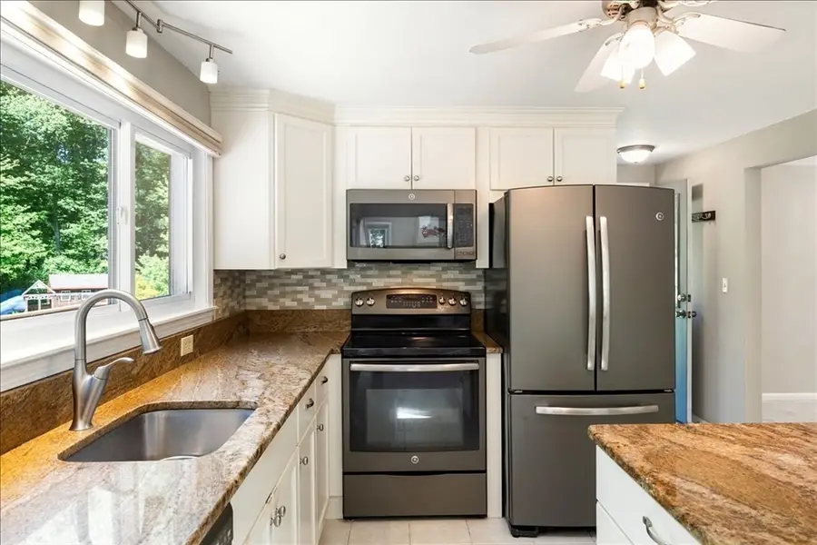7 Hundred Oaks Ln, Ashland, MA 01721 - #3