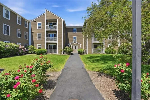 3 Marc Dr #3B1, Plymouth, MA 02360