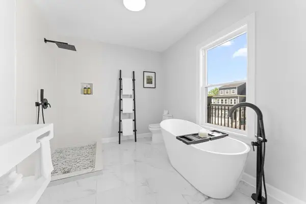 446 Broadway #2, Somerville, MA 02145