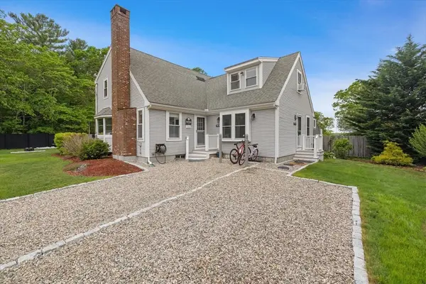 266 Algonquin Ave, Mashpee, MA 02649