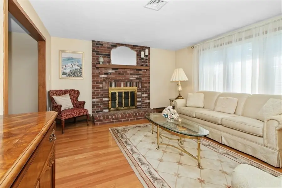 61 Canterbury Road, Waltham, MA 02453 - #2