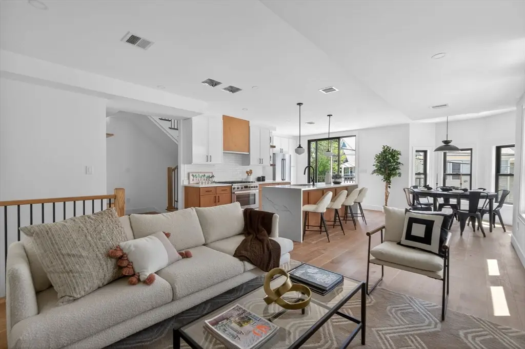 37 Kingston St #B, Somerville, MA 02144 - #1