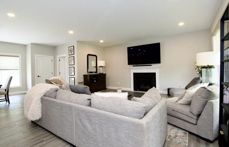 103 Oak Hollow Rd, Springfield, MA 01128 - #2