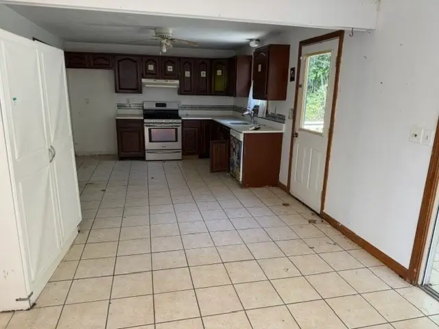 842 Whitman St, Hanson, MA 02341 - #2
