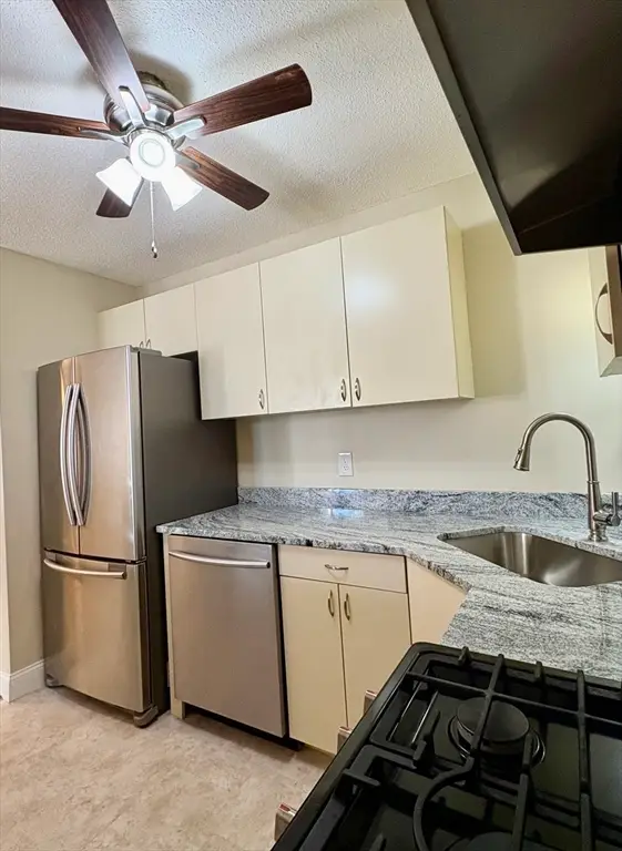 34 Newhall St #212, Lowell, MA 01852 - #3