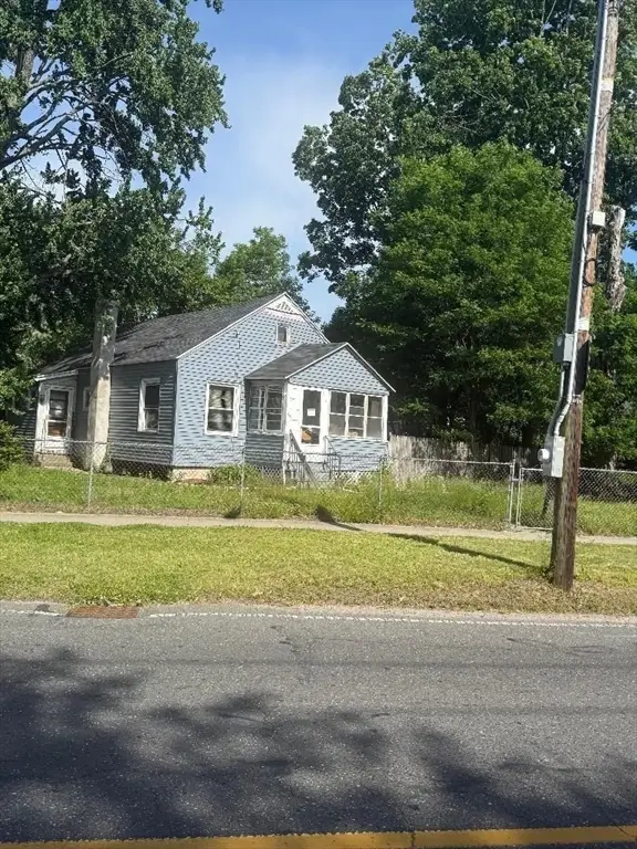 1481 Carew St, Springfield, MA 01104 - #3