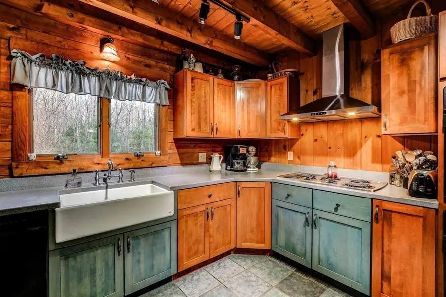 23 Dana Rd, Petersham, MA 01366 - #3