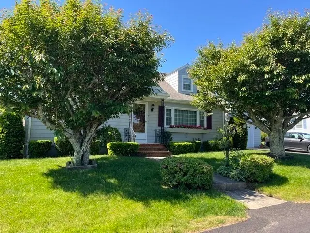 6 Hilltop Road, Dartmouth, MA 02747 - #3