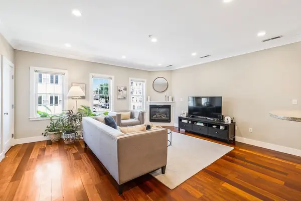 109 D St #4, Boston, MA 02127