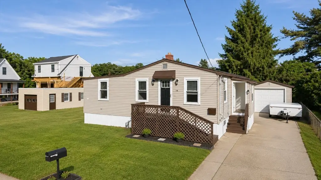 21 Golf St, Fairhaven, MA 02719 - #1