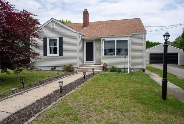 27 Suffolk Ave, Dartmouth, MA 02747