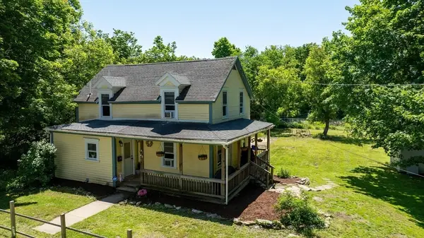 138 Charlton St, Southbridge, MA 01550