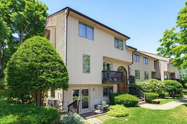880 Landry Ave #1, North Attleboro, MA 02760
