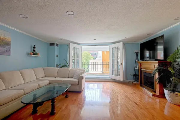 11 Church St #101, Salem, MA 01970