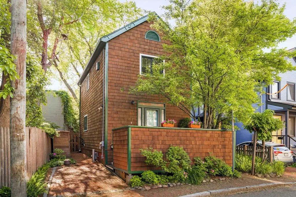 32 Bellis Circle, Cambridge, MA 02140 - #1
