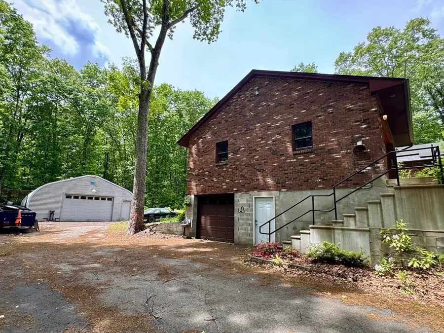 64 Number 10 Schoolhouse Rd, Charlton, MA 01507 - #3