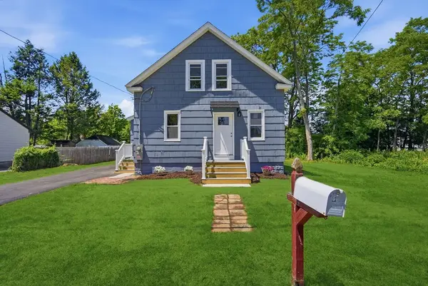 4 Wilson St, Wilbraham, MA 01095