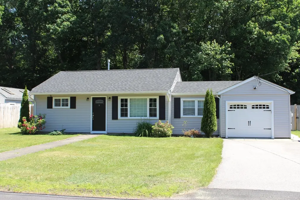 9 Douglas Circle, Smithfield, RI 02828 - #1