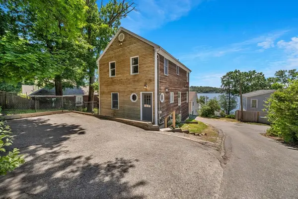 11 Beech Ln, Amesbury, MA 01913