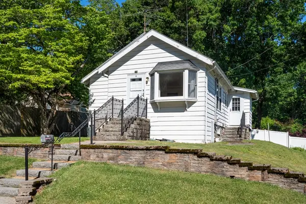 14 Saybrook Rd, Worcester, MA 01604