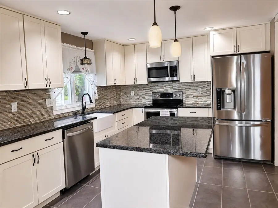 41 Burnett Rd #41, Revere, MA 02151 - #3