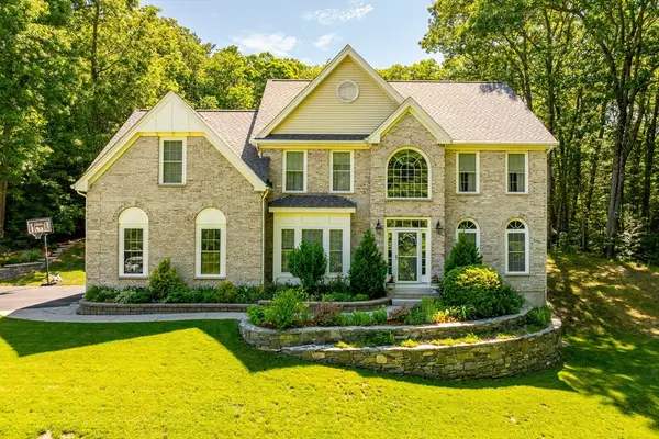 34 Beechwood Cir, Northborough, MA 01532