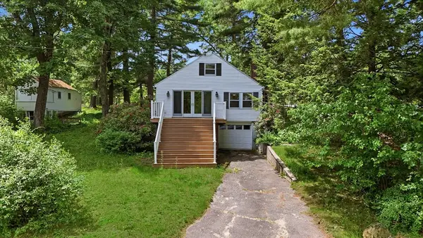 28 Lake Dr, Wilbraham, MA 01095