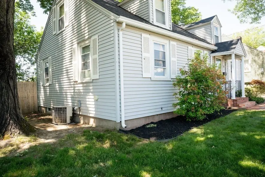 69 Alhambra Cir S, Agawam, MA 01001 - #3