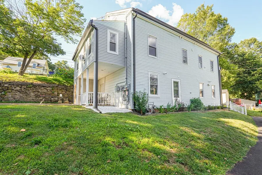 621 Main St, Sturbridge, MA 01566 - #3