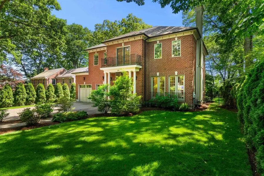 129 Rangeley Rd, Chestnut Hill, MA 02467 - #3