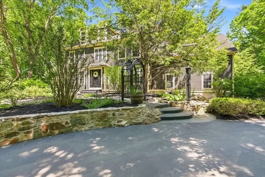 137 Cedar St, Middleboro, MA 02346 - #2